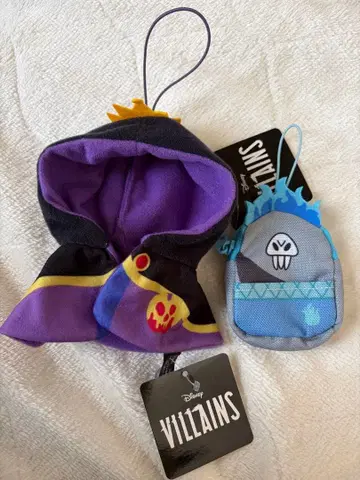 빌런즈 후드 부착 봉제 인형 케이프 백팩