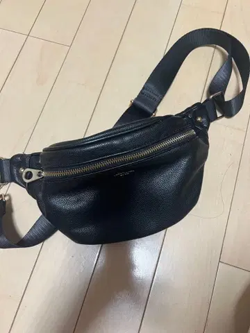 Jewelna Rose 가죽 블랙 바디백