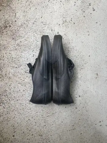 VANS 블랙 가죽 오센틱