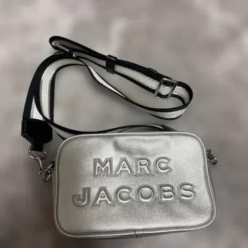 마크제이콥스 숄더백 실버