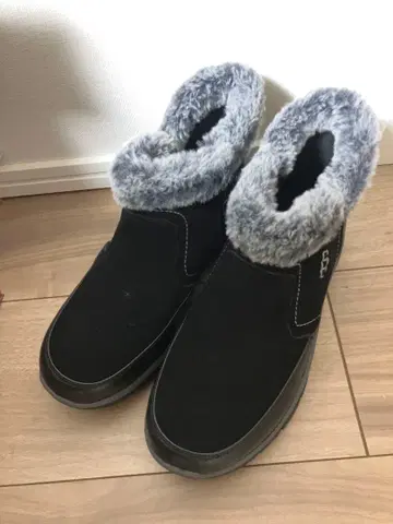 스케쳐스 퍼 달린 블랙 스웨이드 숏부츠