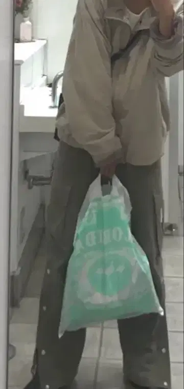 카고 팬츠 카키 사이드 포켓 포함 가격 인하 가능