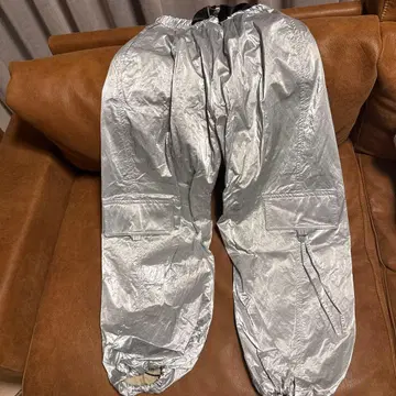 MAISON SPECIAL 메탈릭 바나나 워크 팬츠