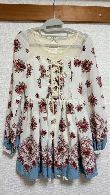 LIZ LISA x 마이멜로디 꽃무늬 레이스업 튜닉 원피스