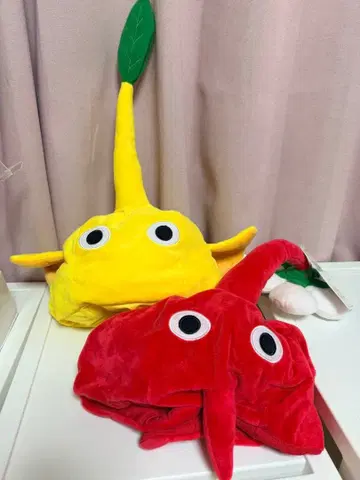 미사용 새상품 택 포함 피크민 코스프레 모자 빨간색 노랑