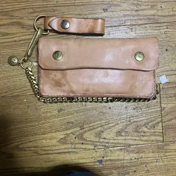 가죽 체인 포함 장지갑 베이지