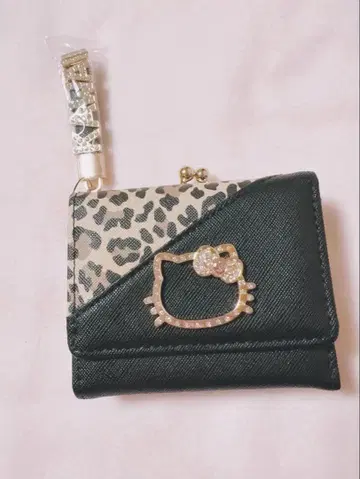 헬로키티 3단 폴더형 지갑 블랙 갸루키티 레오파드 무늬 산리오