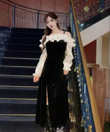 HOLIDAY&HOLIDAY 오프숄더 프릴 벨로아 원피스 즉시 발송 가능