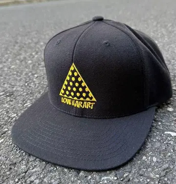 LOVEEARART 사인 포함 블랙 CAP