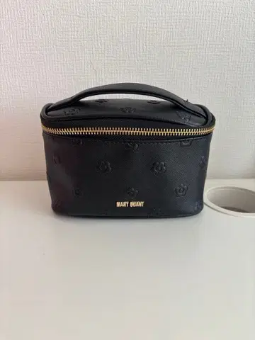MARY QUANT 블랙 파우치