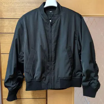 유니클로:C 블랙 보머 자켓
