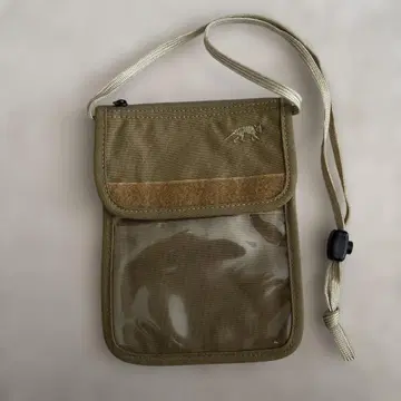 올리브색 나일론제 여권 케이스