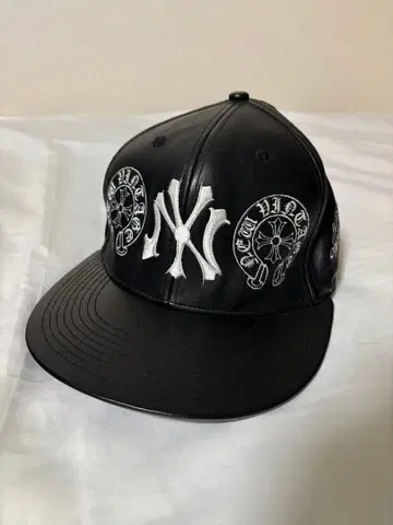 CHROME YORK EMBLEM PU LEATHER CAP /BLACK