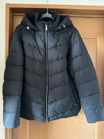 ZARA 후드 부착 블랙 다운 자켓 L