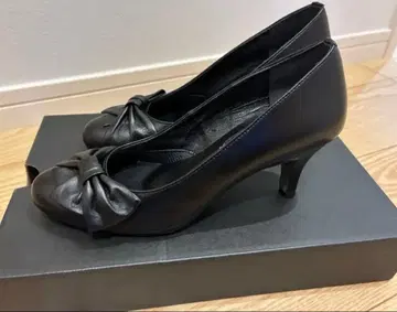 심플 스타일 사오리 마루야마 리본 포함 블랙 하이힐