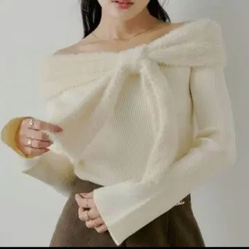 Chico 샤기 리본 오프숄더 니트 아이보리