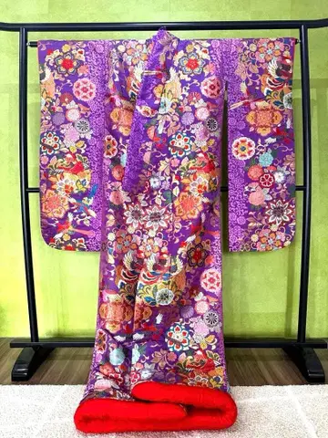 세련된 보라색 꽃무늬 이로 우치카케