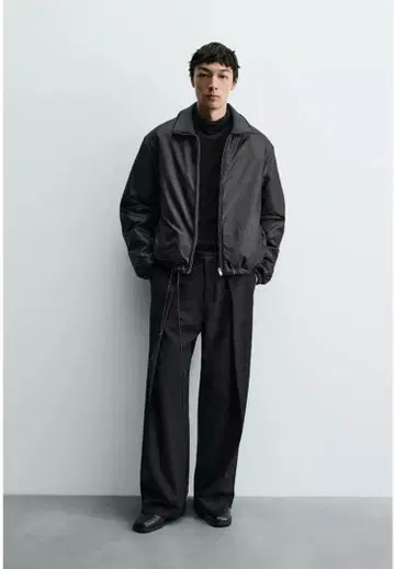 [ 미사용품 ] [ 완판템 ] ZARA 테크니컬 퍼프 자켓 블랙