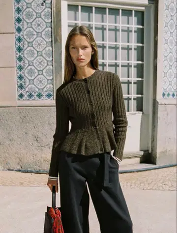 ZARA 페플럼 리브 니트 가디건 M 사이즈