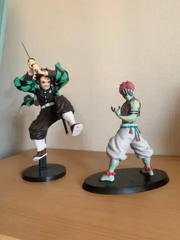 탄지로와 아카자 피규어 세트