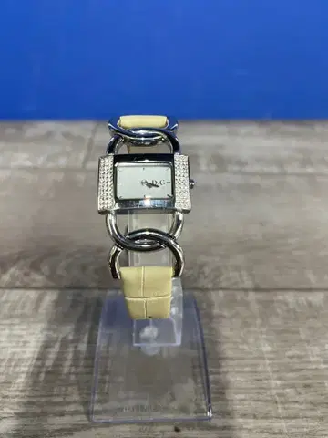 D&G 돌체앤가바나 여성용 손목시계 화이트 다이얼 2침 가죽 벨트