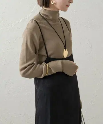 LOUNGEDRESS 라운지 드레스 홀즈 터틀 니트