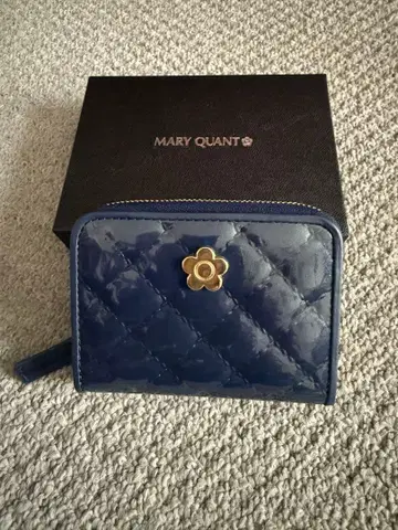 MARYQUANT 마리콴트 에나멜 퀼트 멀티 지갑 네이비