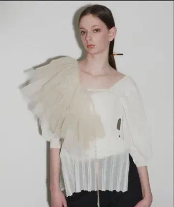 J1U by LA BELLE ETUDE 멀티웨이 볼륨 튤 케이프