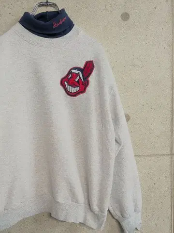 OFF THE BENCH 하이넥 맨투맨 멜란지 인디언즈 미국제