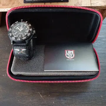 루미녹스 밀리터리 시계 블랙