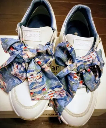 diana Claude Monet 화이트 스니커즈