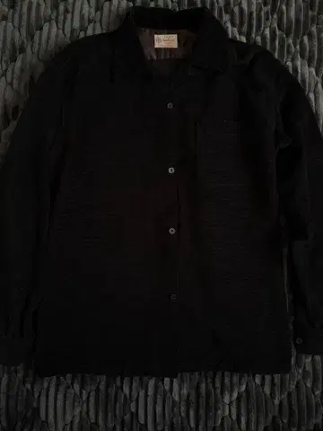 블랙 코튼 새틴 버튼 셔츠