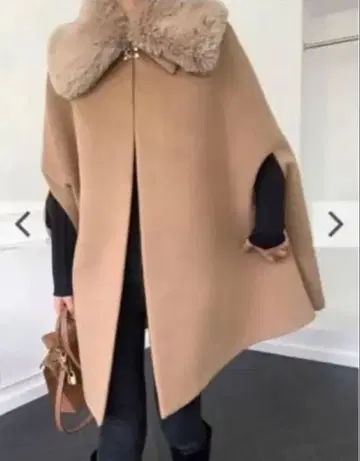 벌스데이 바쉬 퍼 포함 베이지 케이프 코트