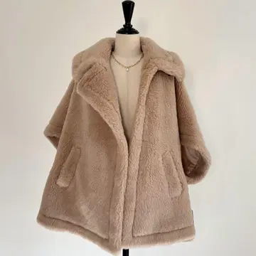 미사용 새상품 베어 판초 알파카 소재 테디 케이프 밀크티 베이지