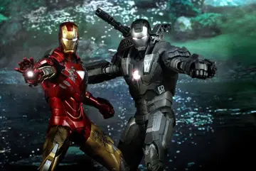 핫토이즈 아이언맨 2 마크 6 워 머신 2종 세트