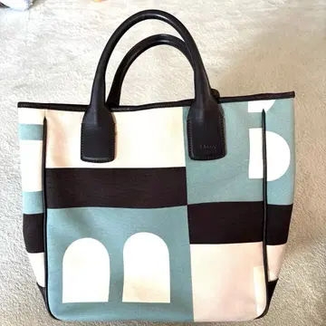 BALLY 기하학 패턴 토트백 중형