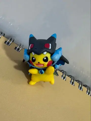 메가 리자몽 판초 피카츄 피규어