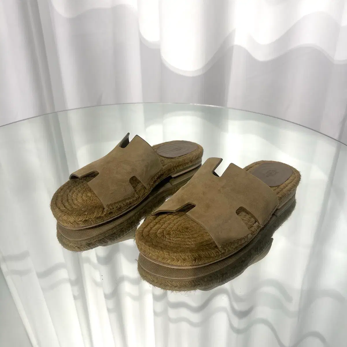 MONCLER | 몽클레어 Moncler LILO Slippers Black 280 (43) #슬리퍼,#몽클레어,#샌들 on  Bunjang Global Site.
