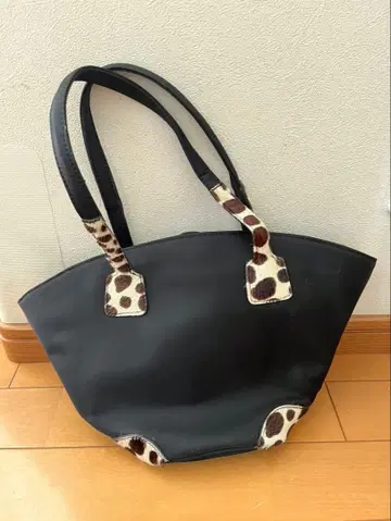 블랙 토트백 레오파드 무늬 핸들 포함