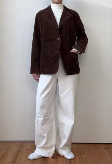 브라운 코듀로이 테일러드 자켓 착용 사진 있음