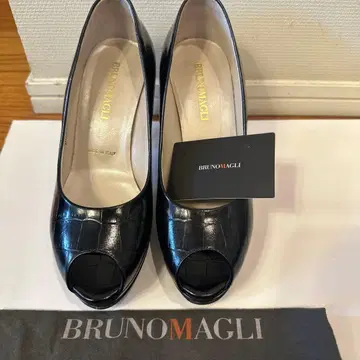 BRUNO MAGLI 블랙 오픈토 하이힐