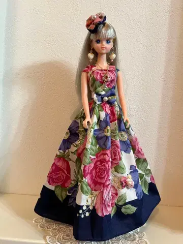 제니 인형. 화원.