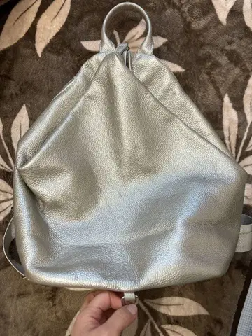 발코스 실버 메탈릭 가죽 백팩