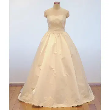 웨딩 드레스 프린세스 라인 아이보리 컬러 일본제