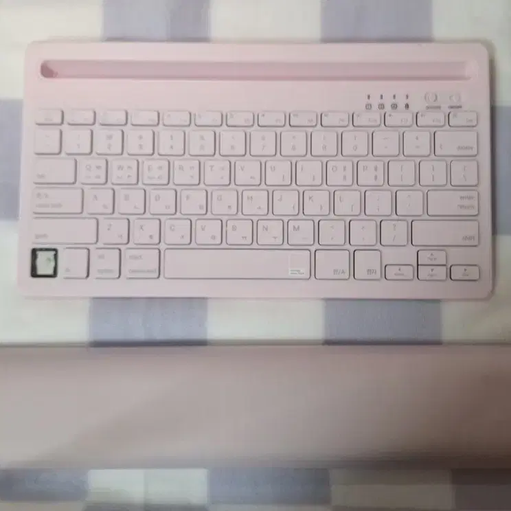 멀티 페어링 블루투스 키보드 Dreamy Purple 색상