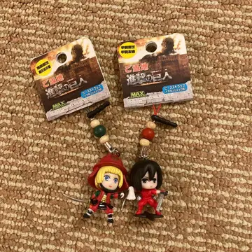 진격의 거인 피규어 스트랩 2개 세트