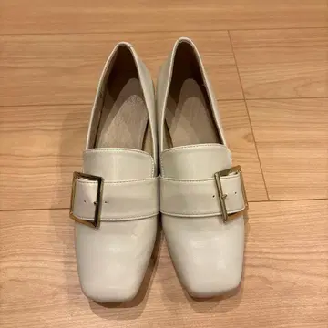 [ GRL ] 화이트 버클 펌프스 23.0cm