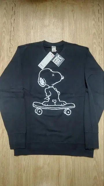 [ 미사용 새상품 ] KAWS 카우스 피넛 스누피 UNIQLO 유니클로