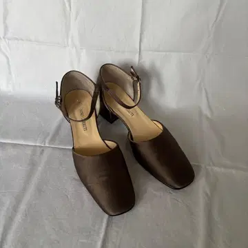 NINO CERRUTI 브라운 앵클 스트랩 하이힐