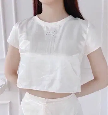 lil lilly 새틴 로고 상의 화이트